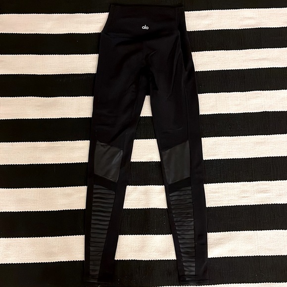 Alo Yoga Moto Legging - Picture 4 of 6